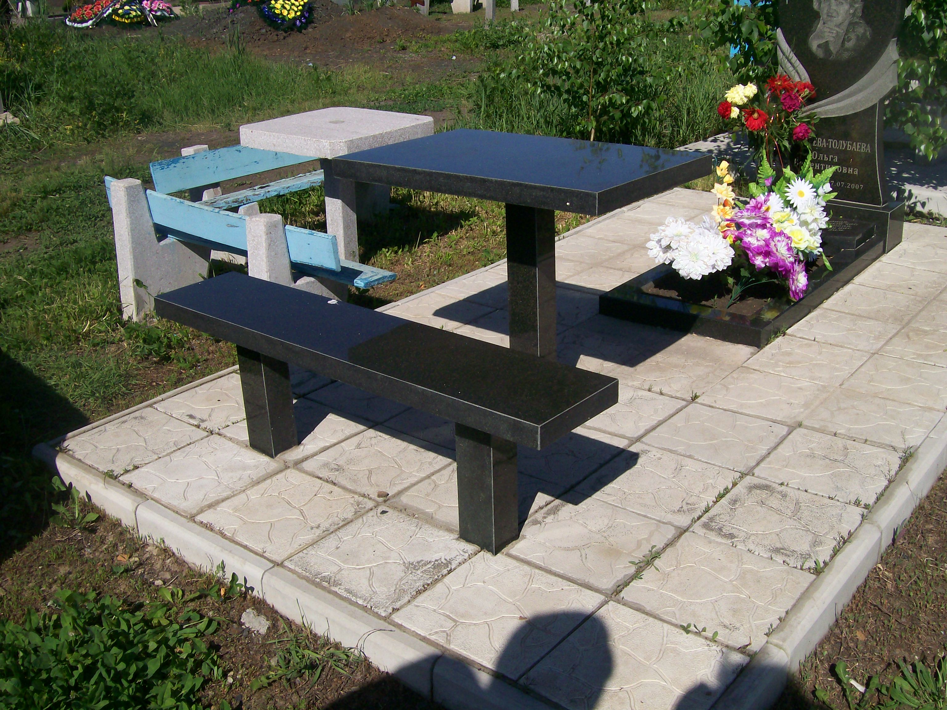 Скамейка и столик на могилку
